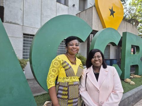 Posing by the letter sculpture